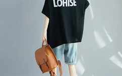 女司机深夜狂欢后驾车冲下水池